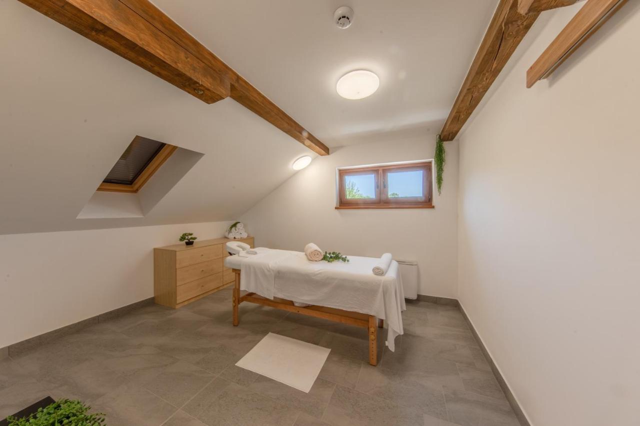 Otocki Virovi Hostel Otok  Kültér fotó
